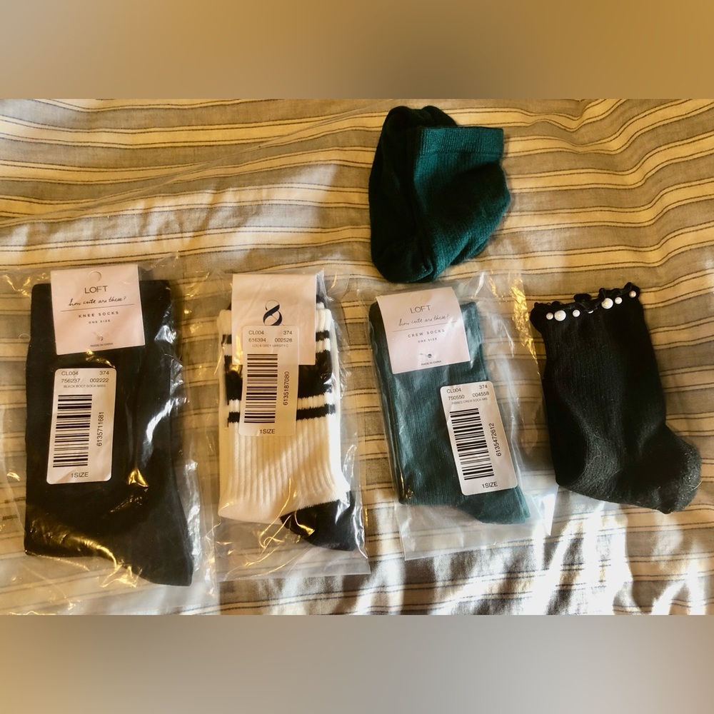 LOFT 5 Pair Socks Set - Black, White, Teal